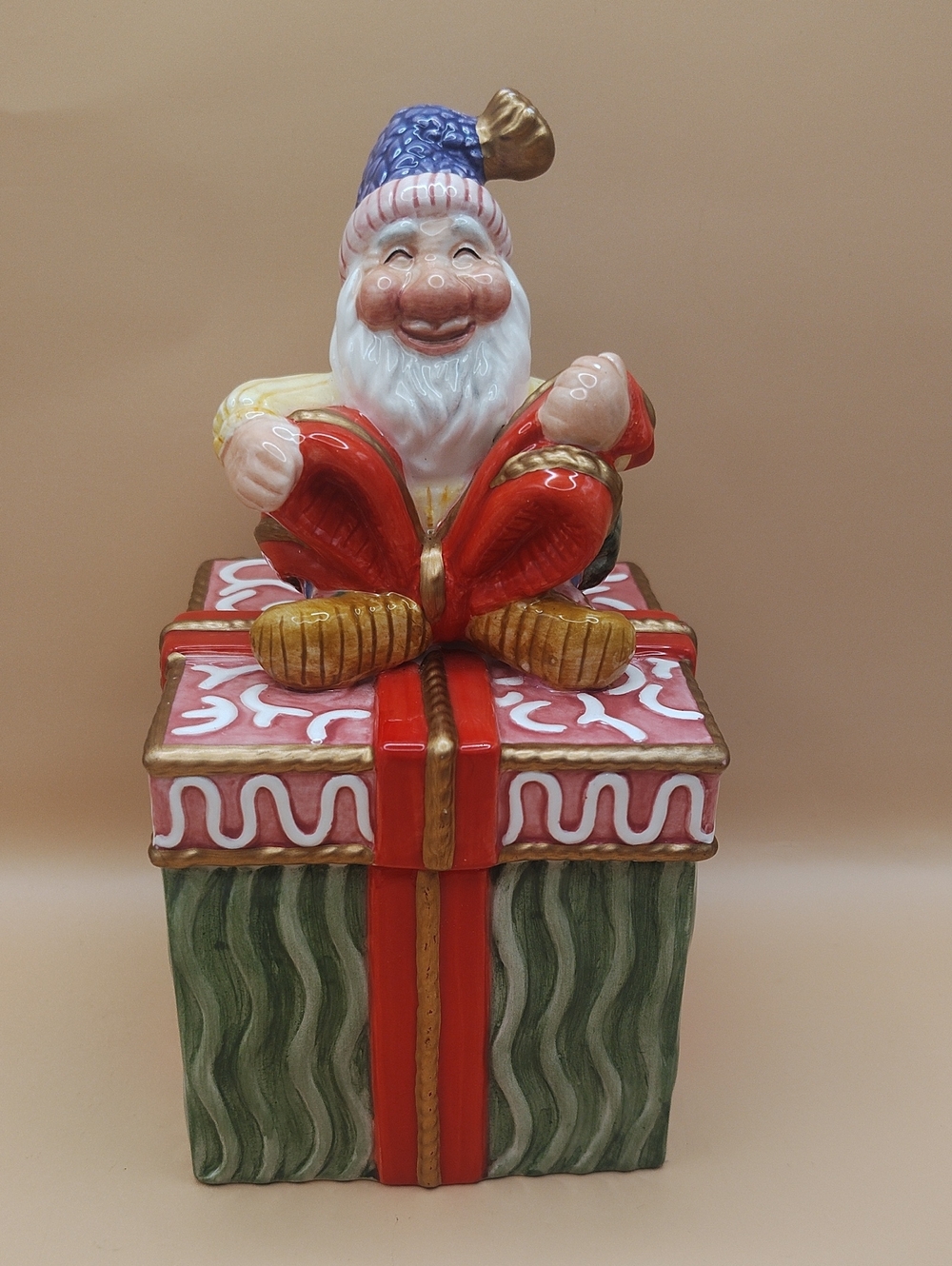 Fitz And Floyd Holiday Santa Gift Box Figurine - Red, Green, Gold. 7" Tall